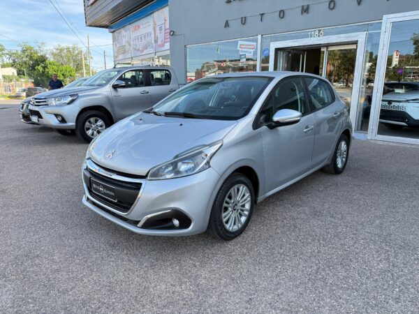 Peugeot 208 - Imagen 1