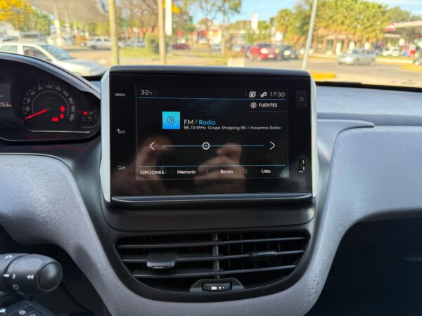 Peugeot 208 - Imagen 13