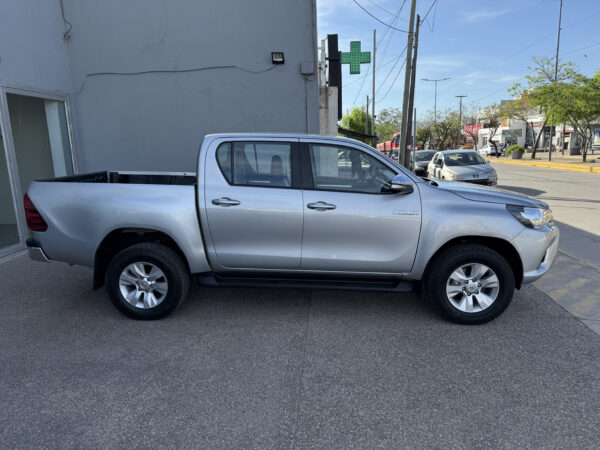 TOYOTA HILUX 4X2 - Imagen 4