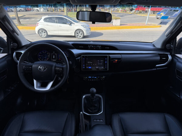 TOYOTA HILUX 4X2 - Imagen 12